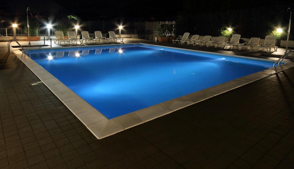 Hotel Capannelle Roma Exterior foto